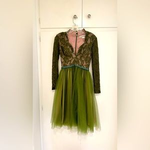 Excellent condition dress.